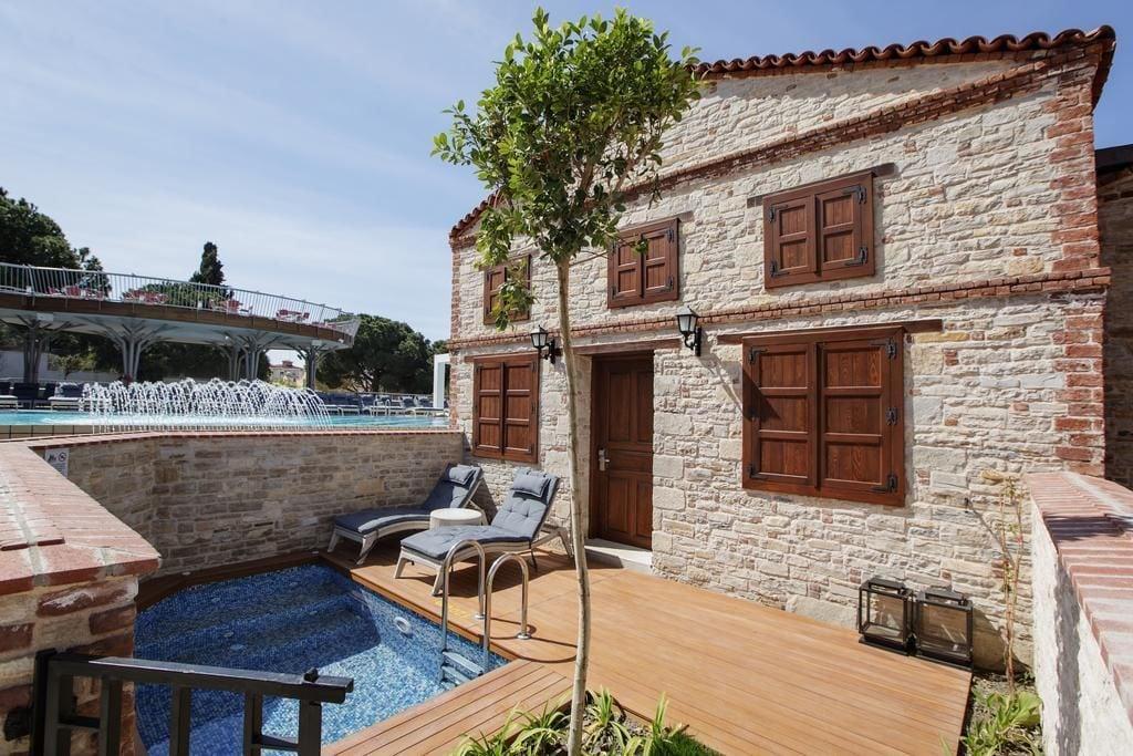 Doubletree By Hilton Kusadasi Bagian luar foto