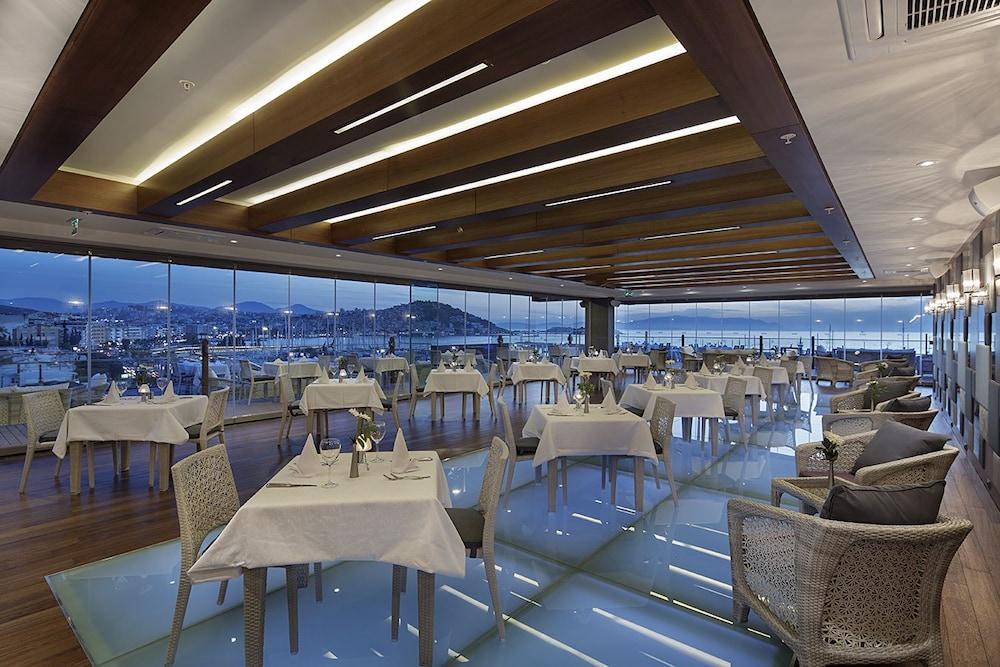 Doubletree By Hilton Kusadasi Bagian luar foto