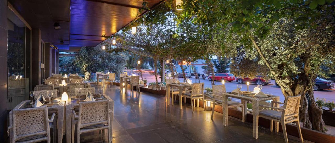 Doubletree By Hilton Kusadasi Bagian luar foto