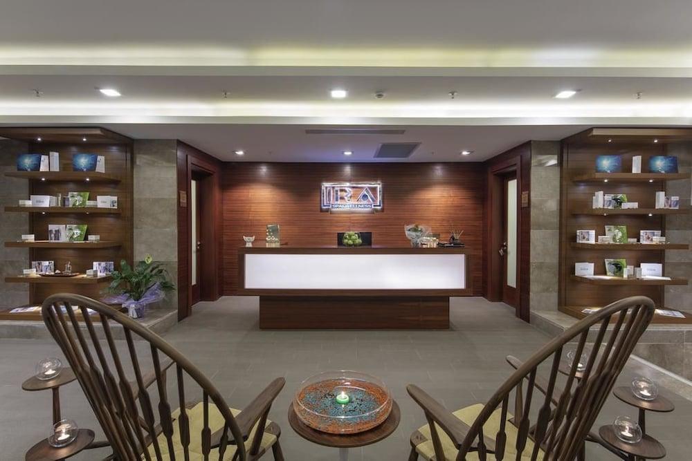 Doubletree By Hilton Kusadasi Bagian luar foto