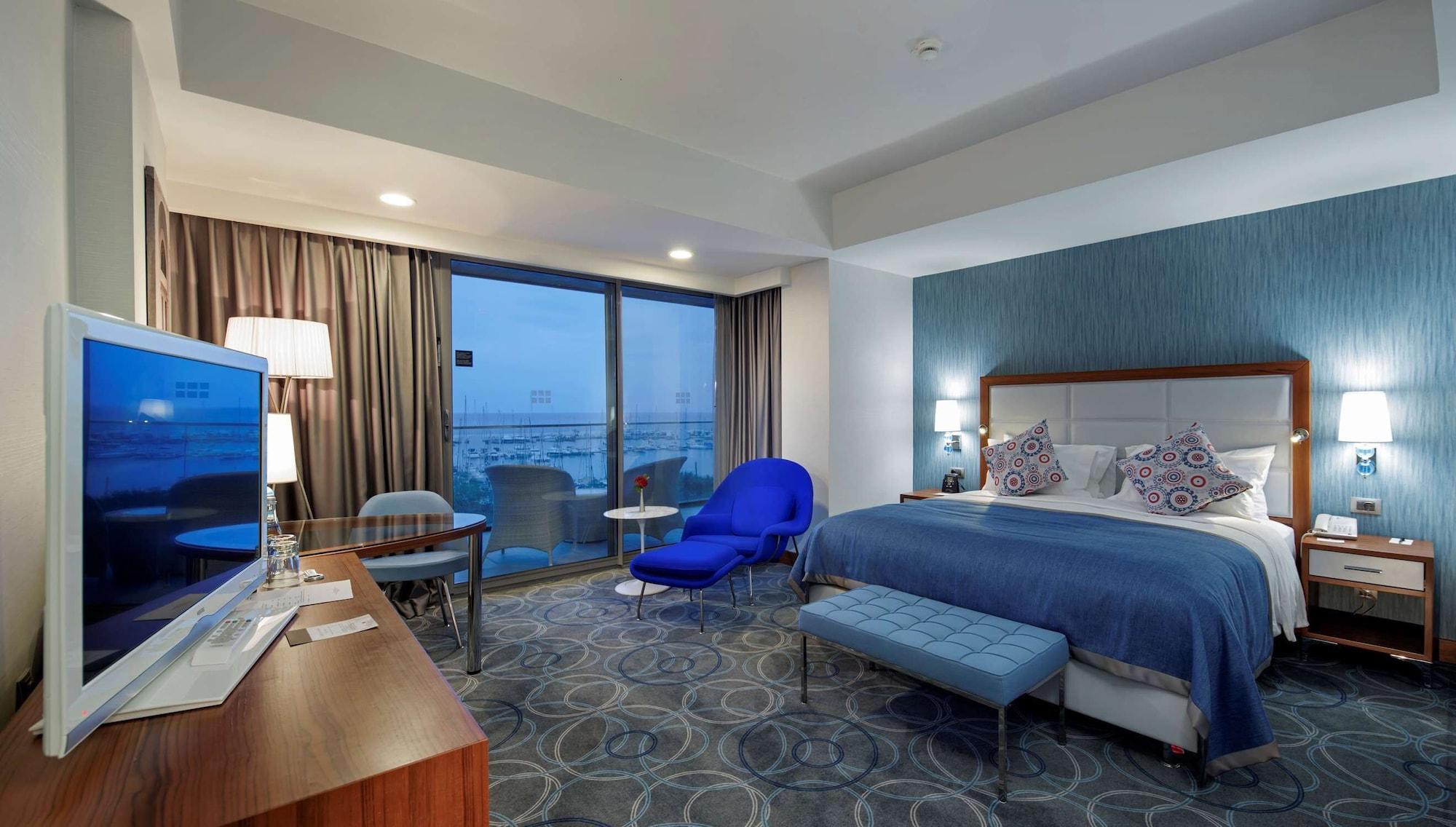 Doubletree By Hilton Kusadasi Bagian luar foto