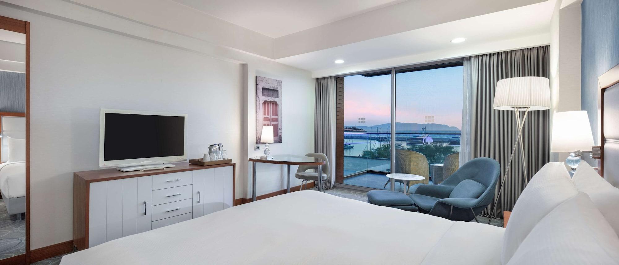 Doubletree By Hilton Kusadasi Bagian luar foto
