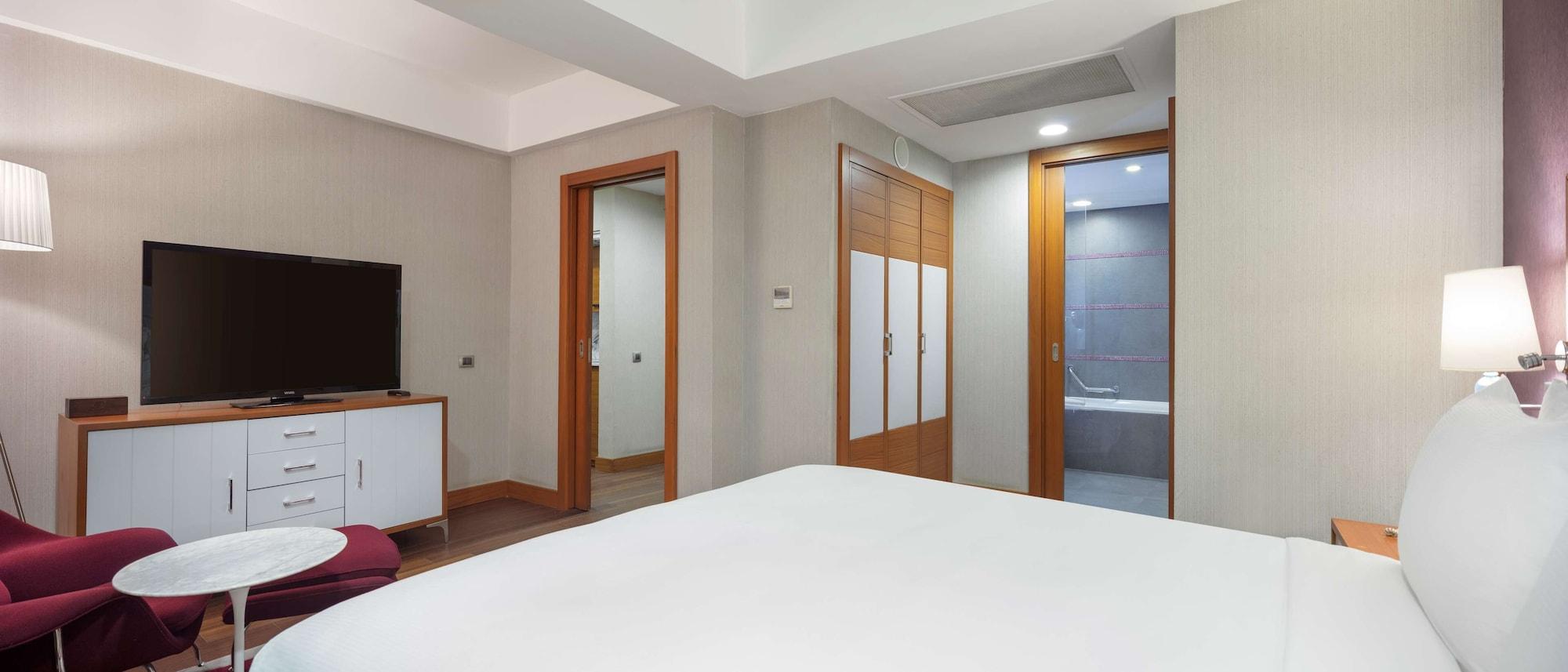 Doubletree By Hilton Kusadasi Bagian luar foto
