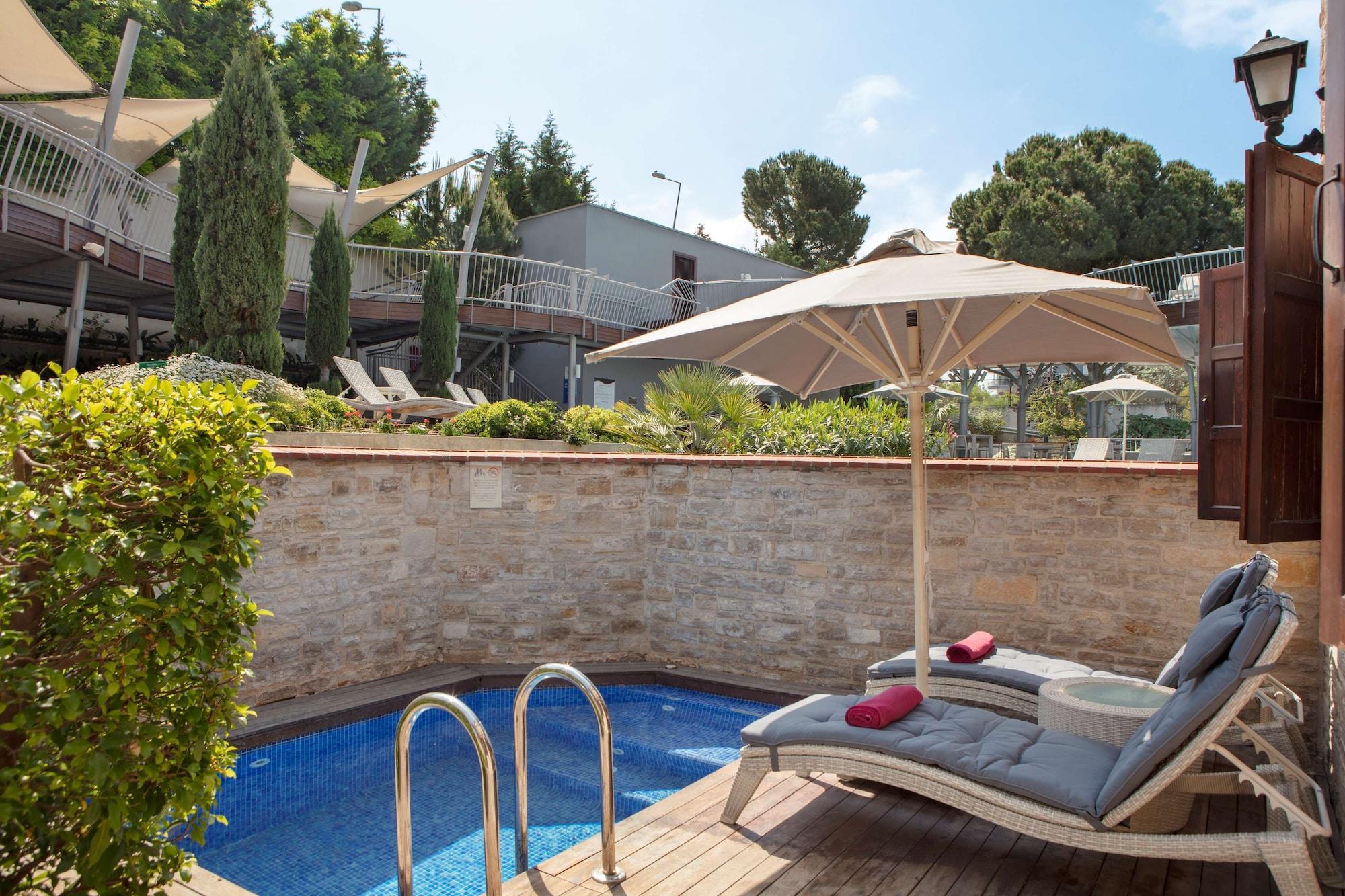 Doubletree By Hilton Kusadasi Bagian luar foto