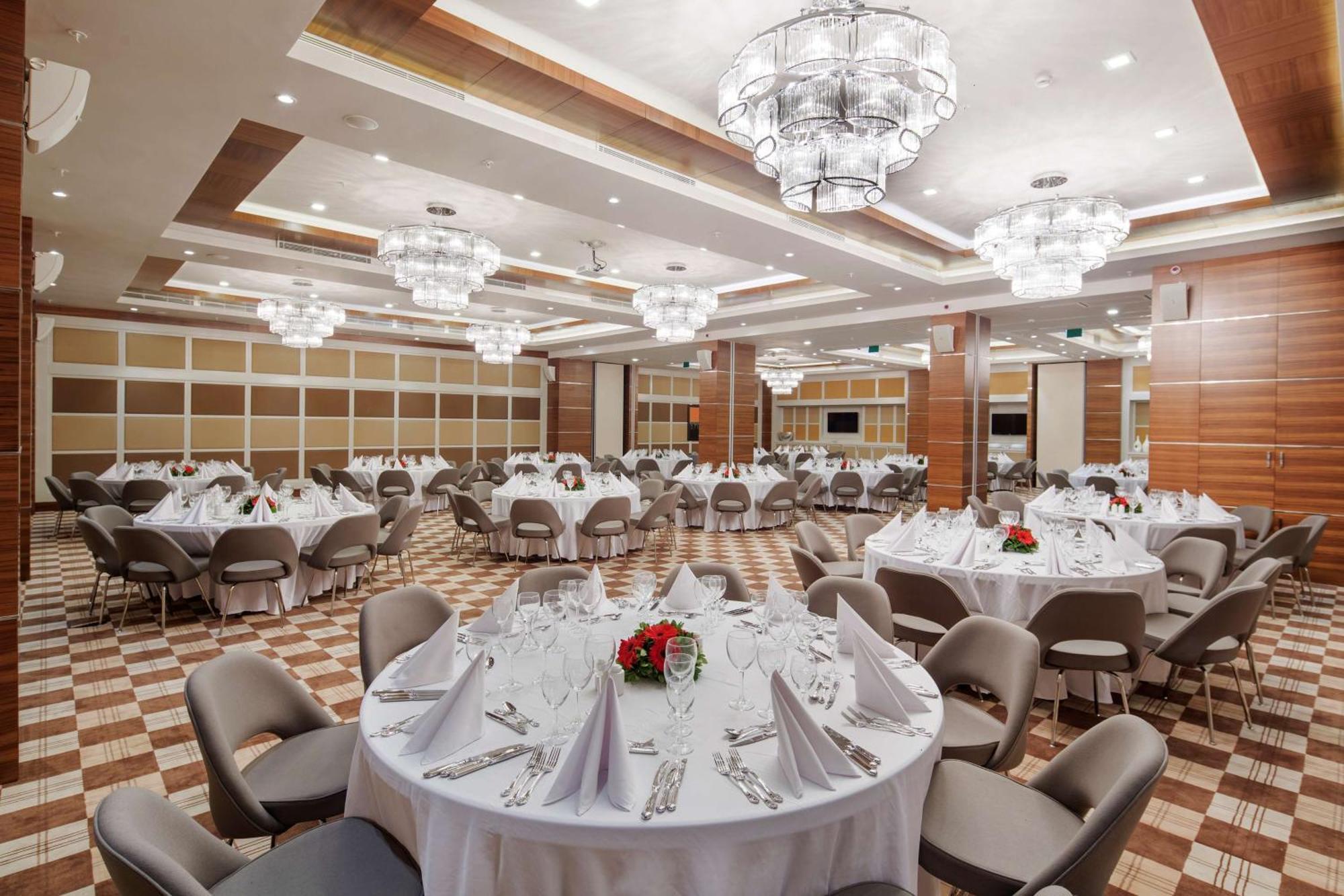 Doubletree By Hilton Kusadasi Bagian luar foto