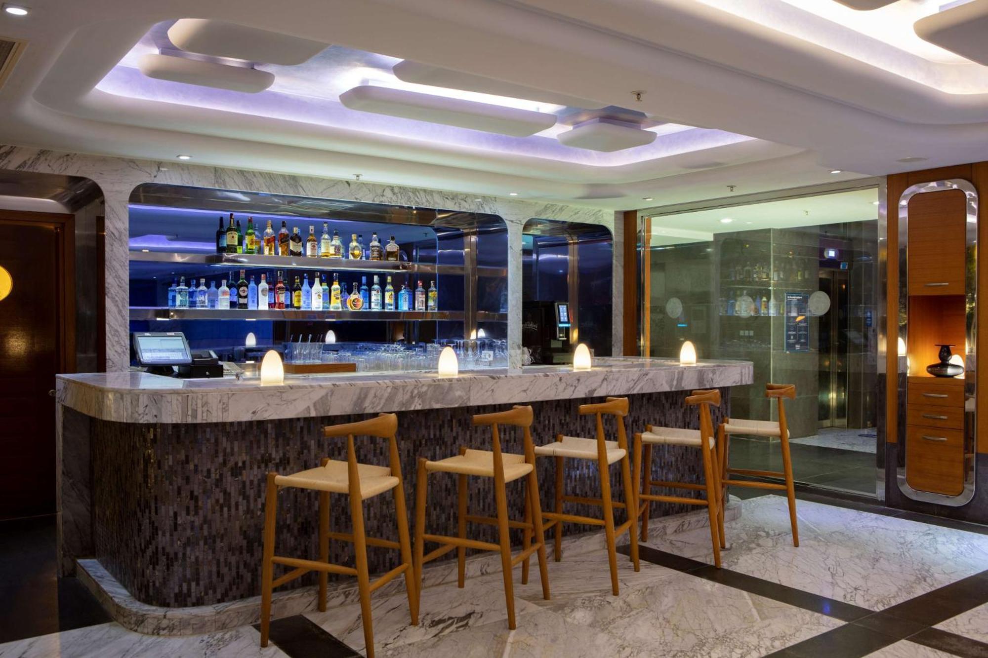 Doubletree By Hilton Kusadasi Bagian luar foto