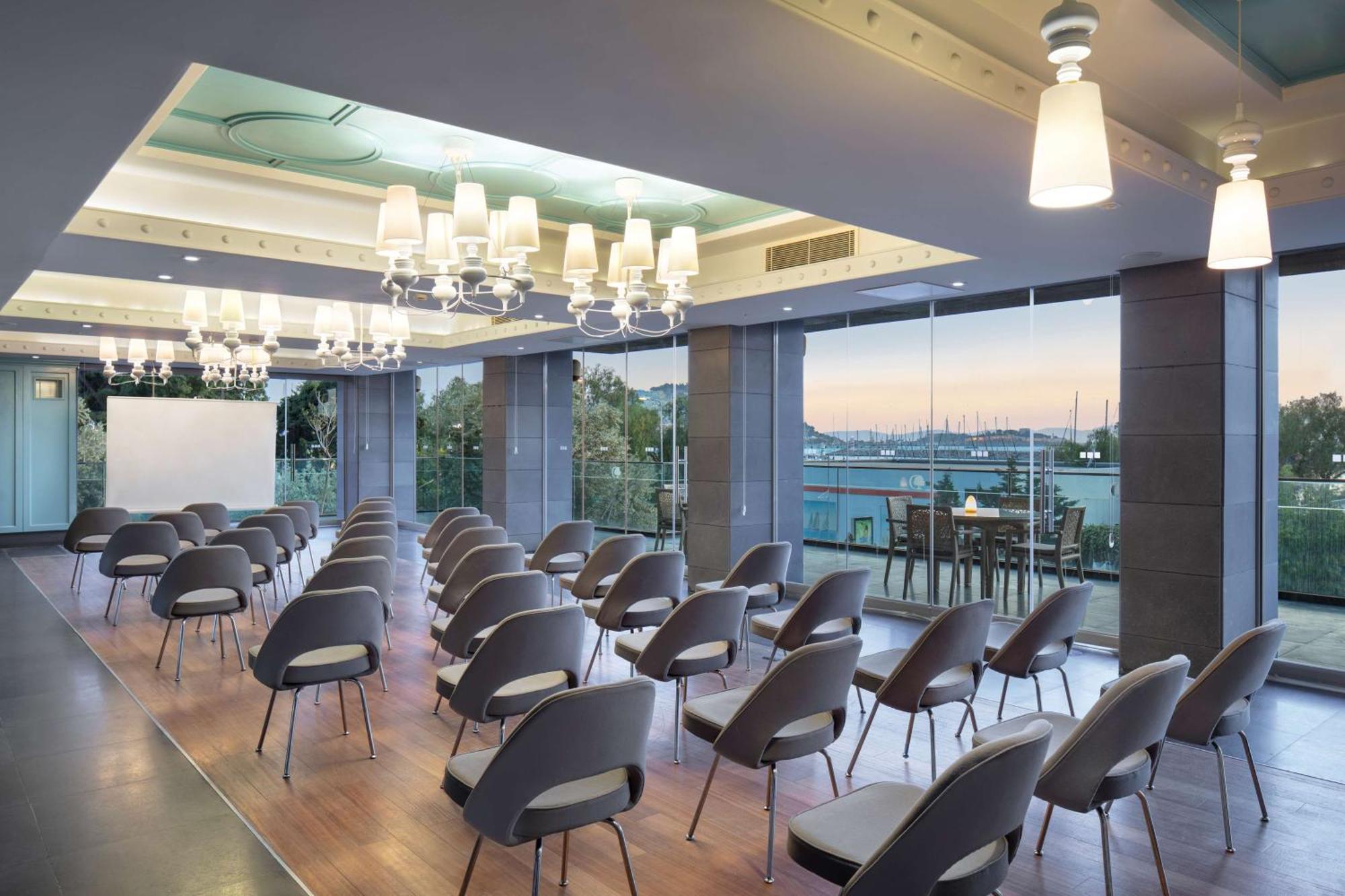 Doubletree By Hilton Kusadasi Bagian luar foto