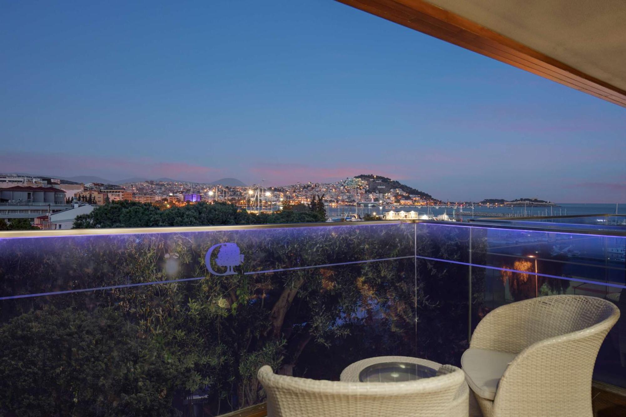 Doubletree By Hilton Kusadasi Bagian luar foto