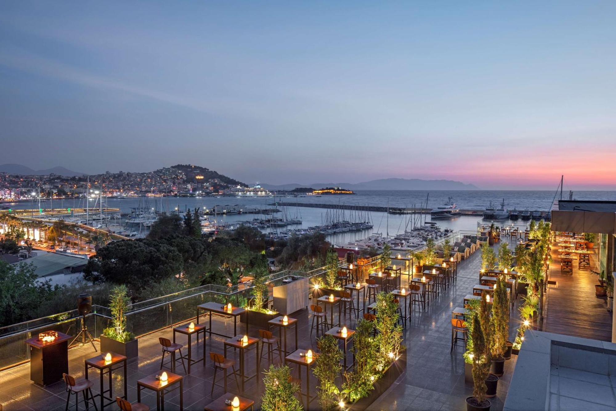 Doubletree By Hilton Kusadasi Bagian luar foto