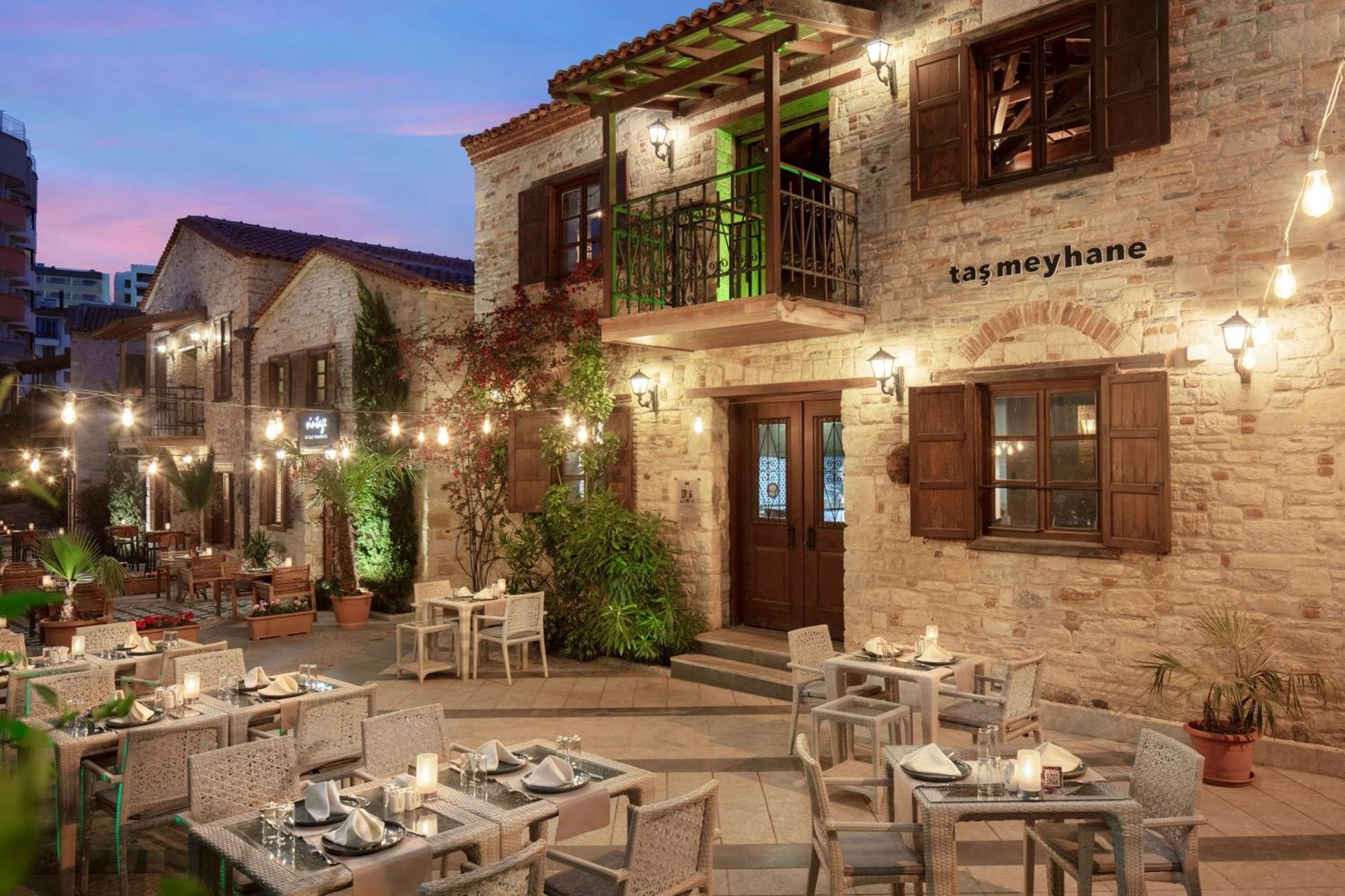 Doubletree By Hilton Kusadasi Bagian luar foto