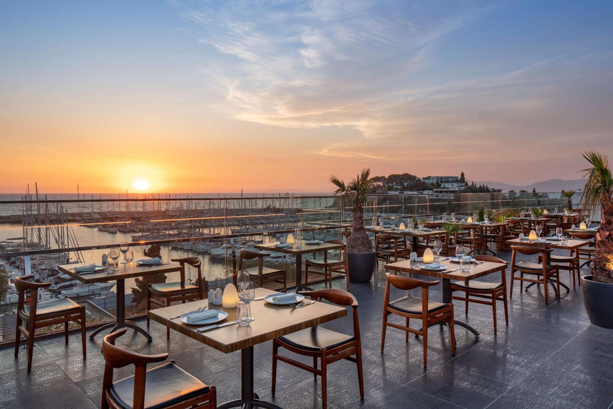 Doubletree By Hilton Kusadasi Bagian luar foto
