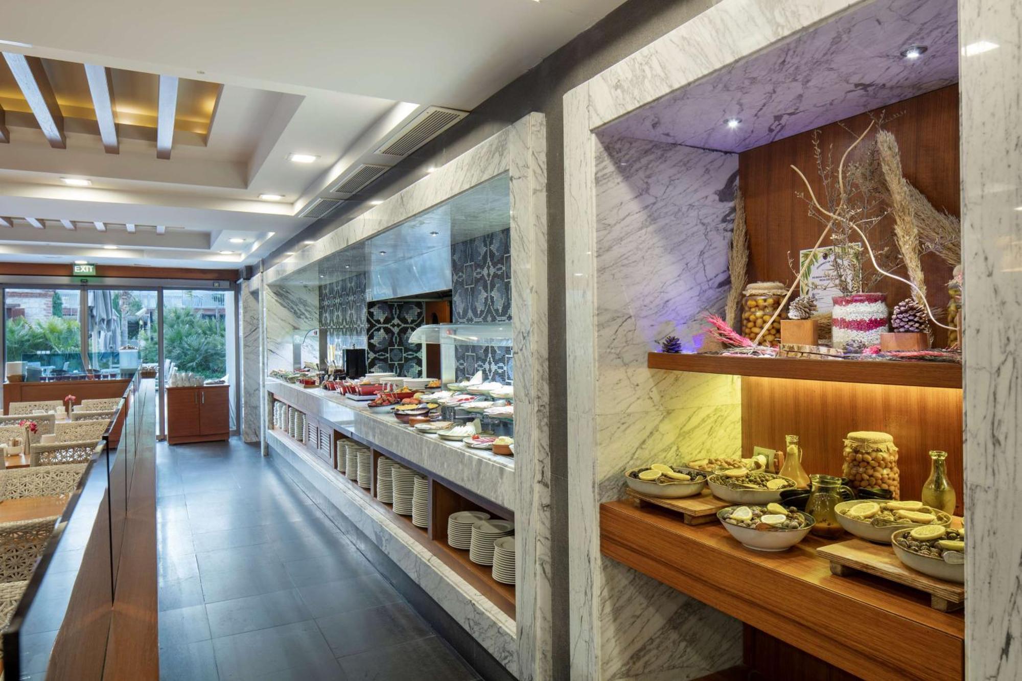 Doubletree By Hilton Kusadasi Bagian luar foto