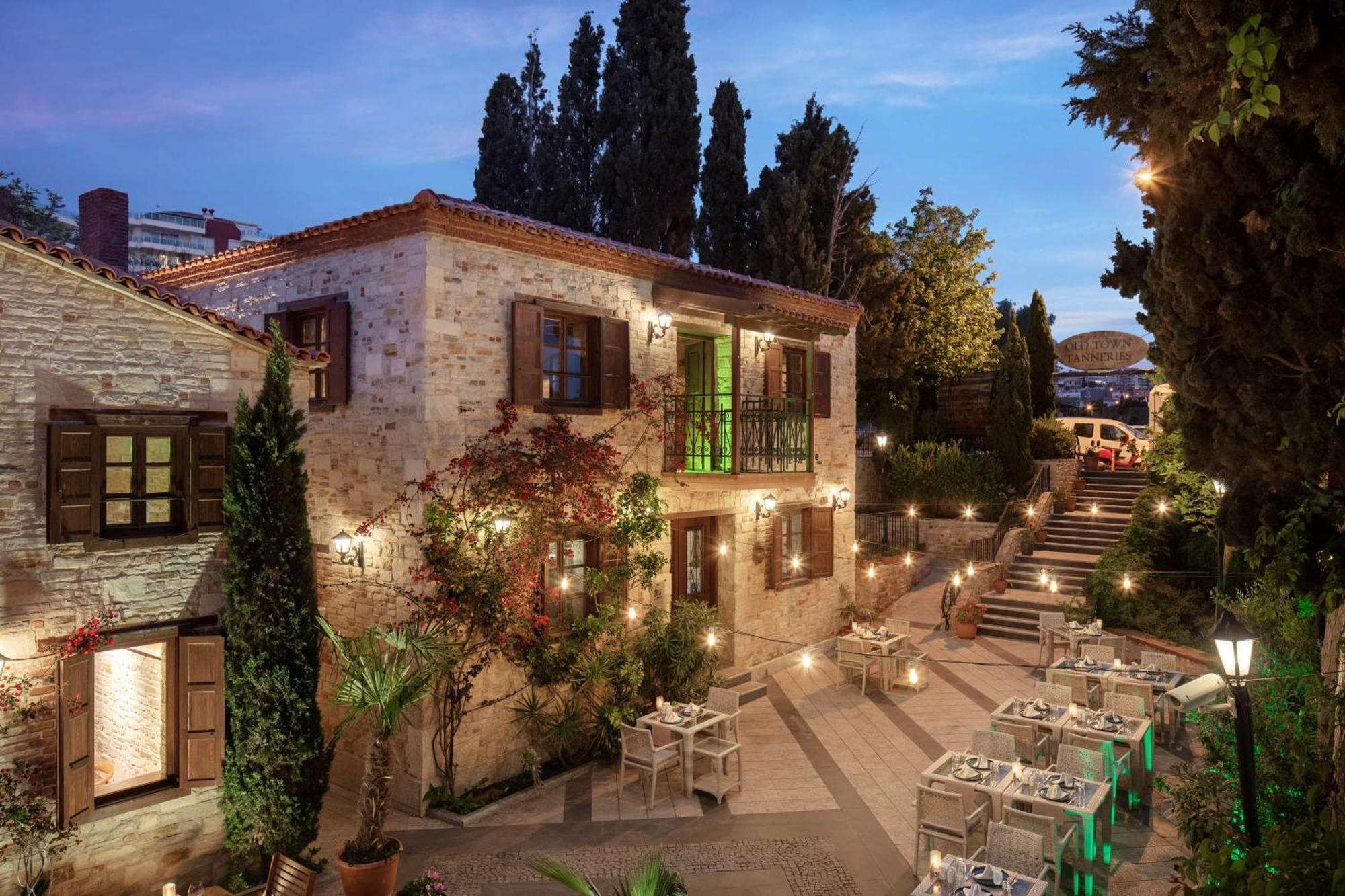 Doubletree By Hilton Kusadasi Bagian luar foto