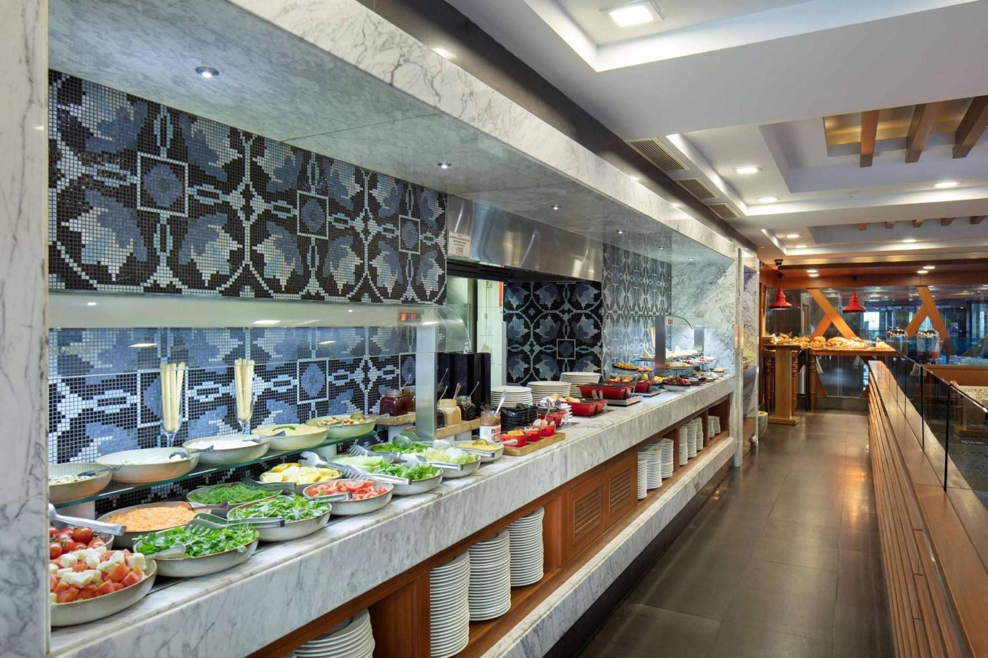 Doubletree By Hilton Kusadasi Bagian luar foto